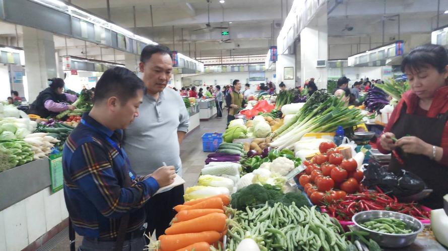 今日对辖区内13家农贸市场监测的12种蔬菜零售均价为3.52元/斤.
